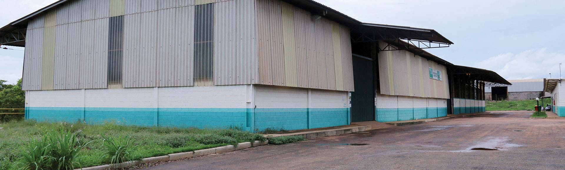 Fachada da central de recebimento de embalagens em Rondonópolis, MT.